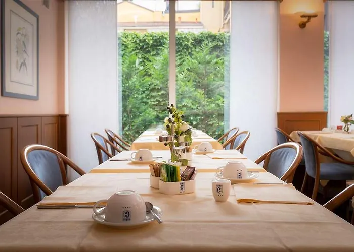 Crivis Hotel *