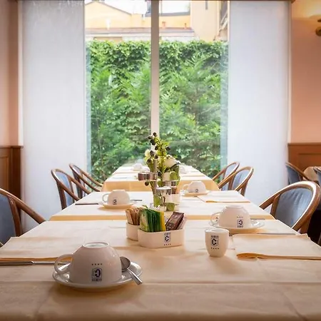 Crivis Hotel *