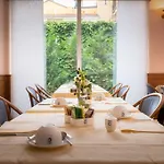 Crivis Hotell *